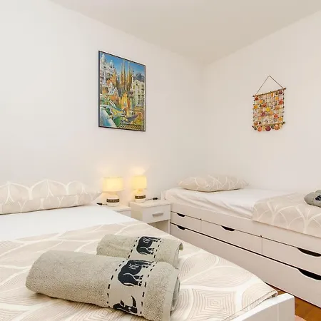 Trili With Private Garage Apartamento Split