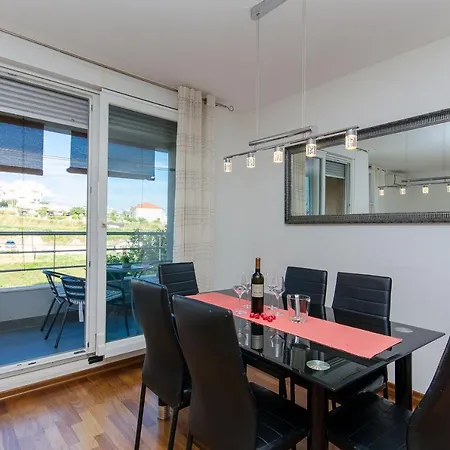 Trili With Private Garage Apartamento Split