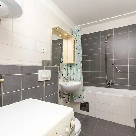 Trili With Private Garage Apartamento Split